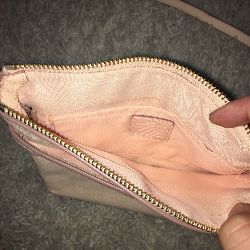 Coach Cross Body - Picture 3 of 4